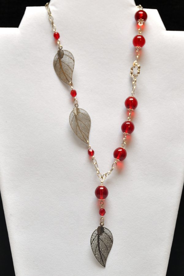 Collana con perle in vetro, cristalli di Boemia e filigrane taglio laser