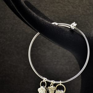 Bracciale rigido in acciaio con charms di strass