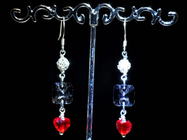Orecchini a gancio con cristalli Swarovski e perlina di strass