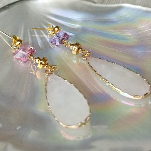 Orecchini con gocce di quarzo bianco e cristalli Swarovski