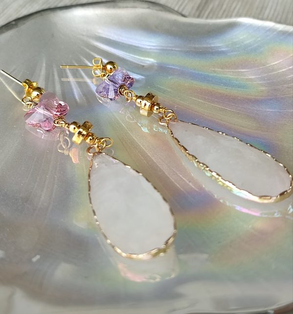Orecchini con gocce di quarzo bianco e cristalli Swarovski