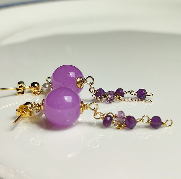 Orecchini con componenti in quarzo, perle d'acqua dolce e catena ametiste lavorazione rosario in Ag925 placcato oro