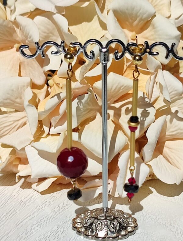 Orecchini con Agata bordeaux, cristalli e Swarovski