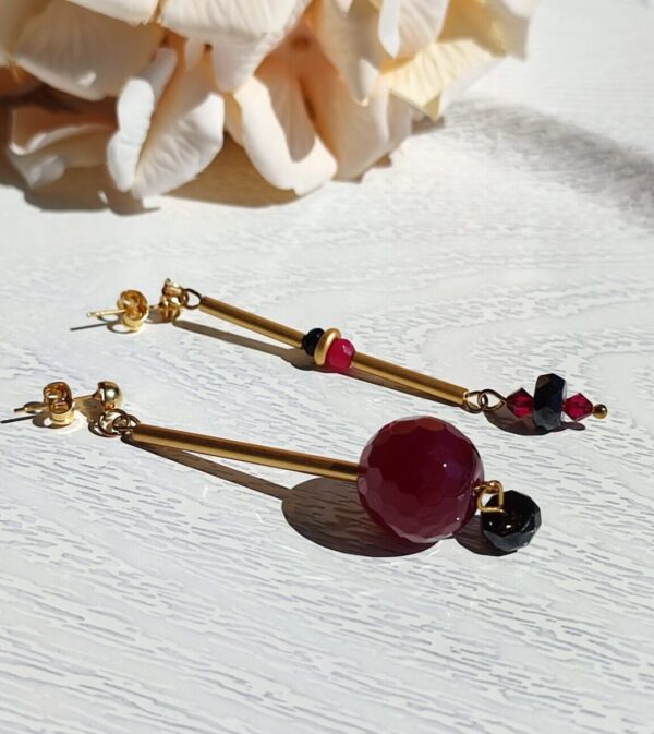 Orecchini con Agata bordeaux, cristalli e Swarovski